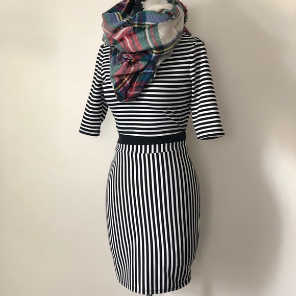 Forever 21 B+W Stripe Body ConCutout Zipper Dress - Picture 3 of 8